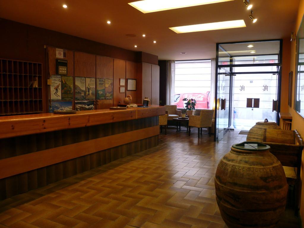Hotel Pradas Jaca Zewnętrze zdjęcie
