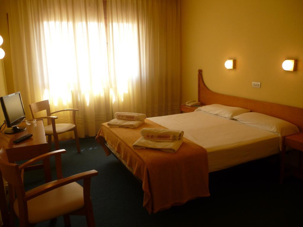 Hotel Pradas Jaca Zewnętrze zdjęcie