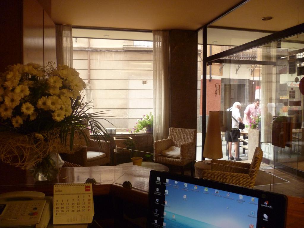 Hotel Pradas Jaca Zewnętrze zdjęcie