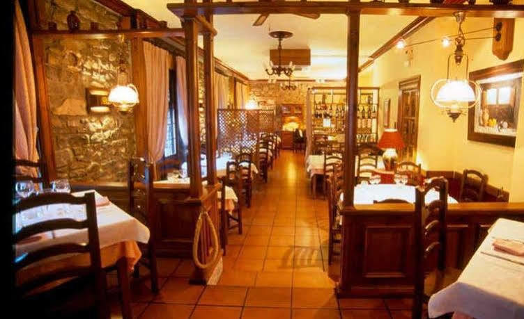 Hotel Pradas Jaca Zewnętrze zdjęcie